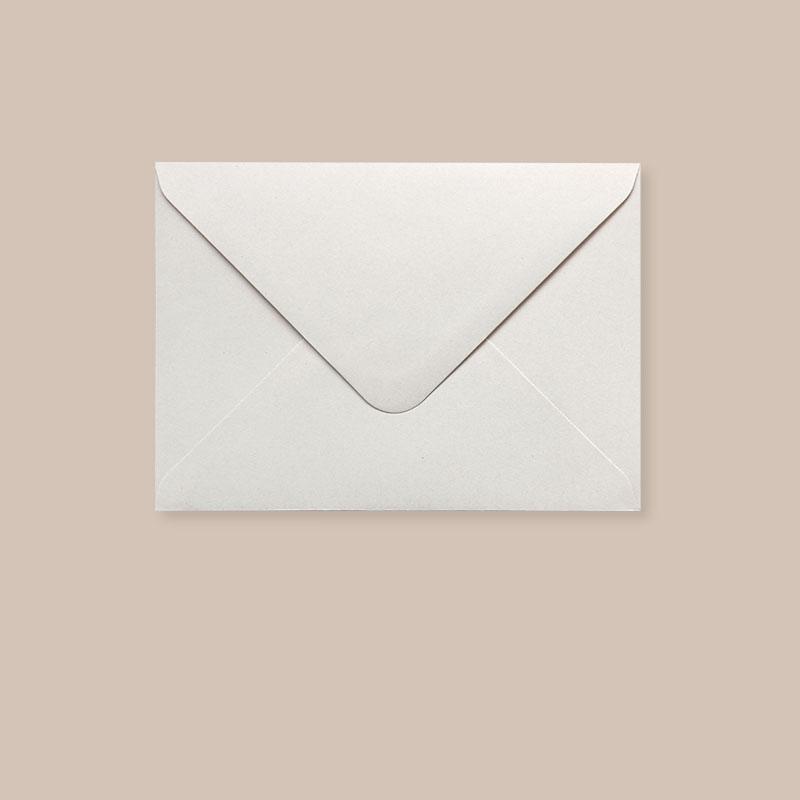 Kies voor een bijpassende envelop bij het geboortekaartje, de wenskaart, de uitnodiging of de trouwkaart. Bij Studio Hemelsblauw vind je meer dan 30 kleuren enveloppen